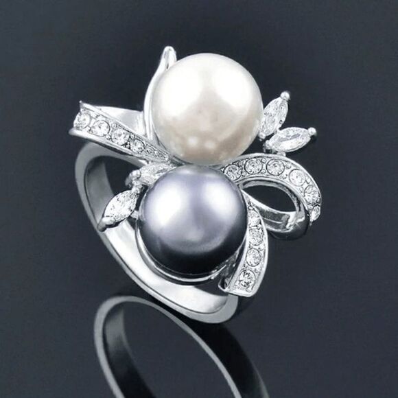 WHITE GOLD DIAMOND PEARL BOW RING - Picture 1 of 6